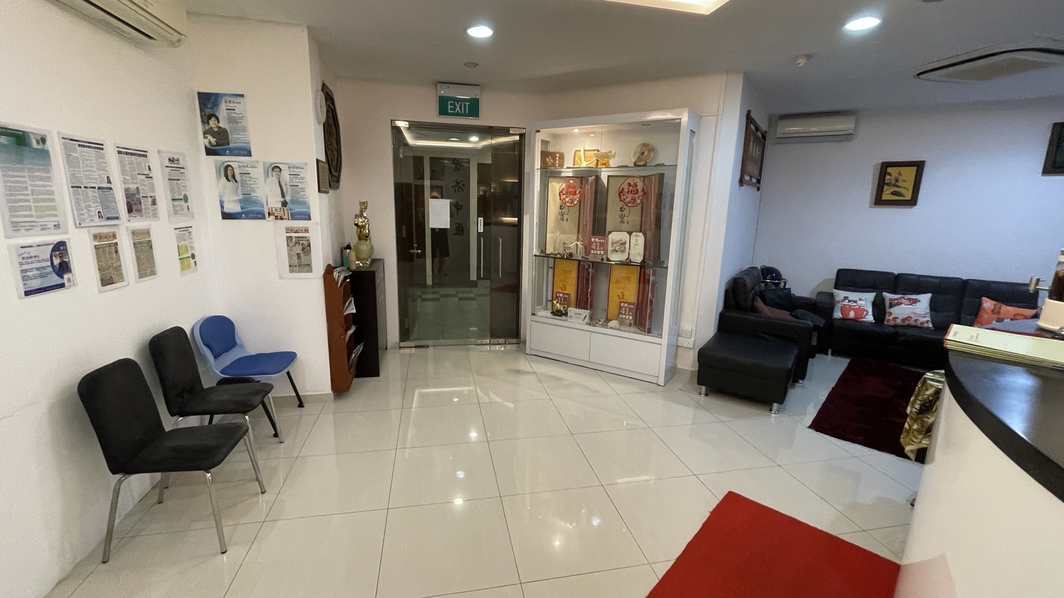 Waiting area with seating at World of TCM Medicare